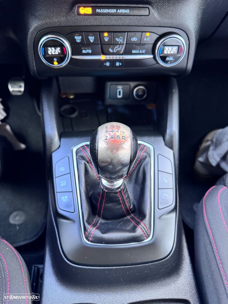 Ford Focus 1.0 EcoBoost ST-Line - 12