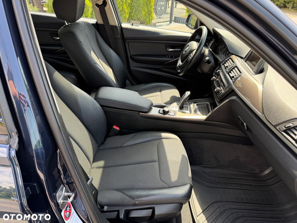 BMW Seria 3 320d xDrive Luxury Line - 16