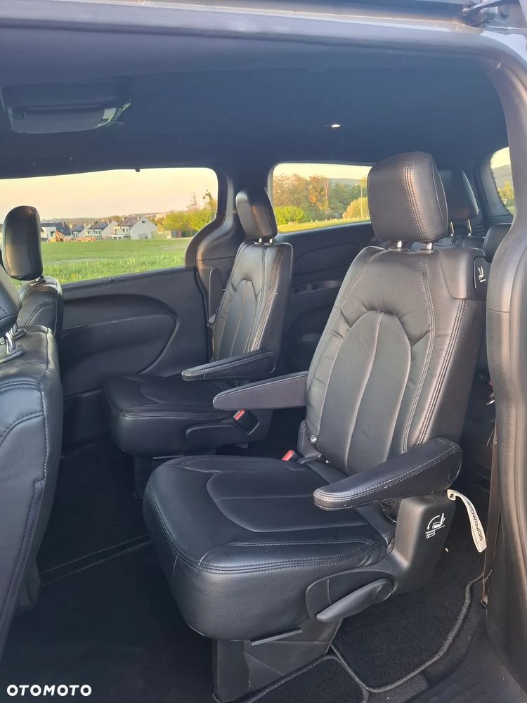Chrysler Pacifica - 13