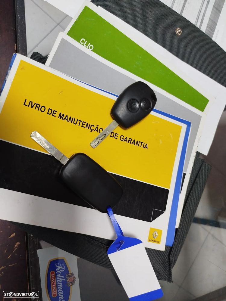 Renault Clio 1.2 16V Privilège - 12