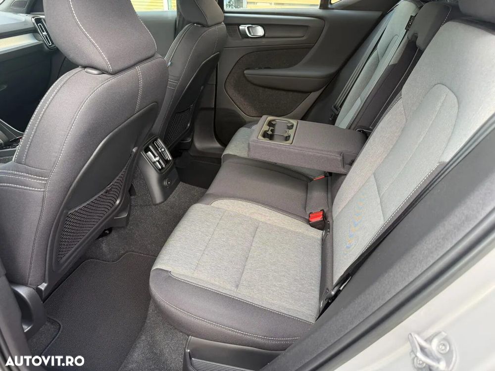 VOLVO XC40 2022 — imagine 22