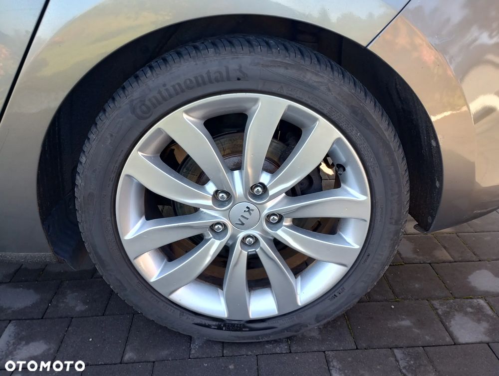 Kia Carens 1.7 CRDi XL 7os - 35