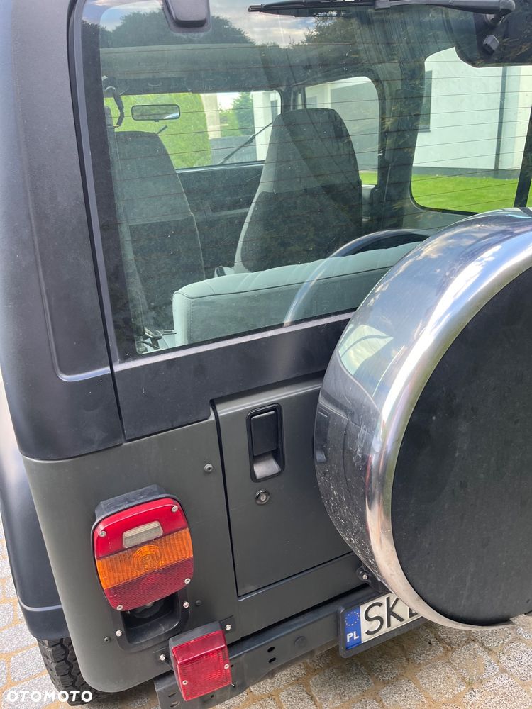 Jeep Wrangler 2.5L - 10