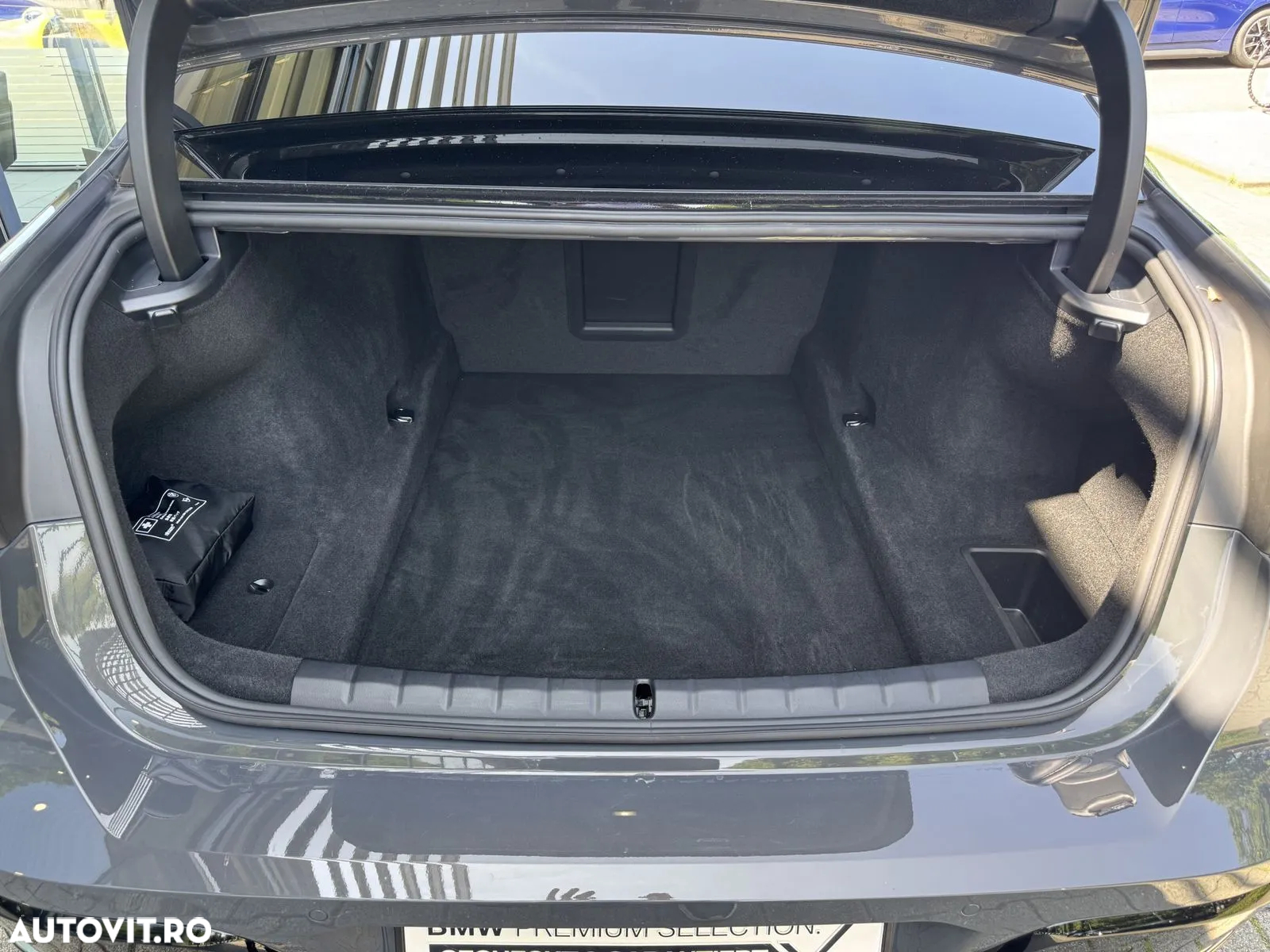 BMW Seria 7 740d xDrive MHEV - 11