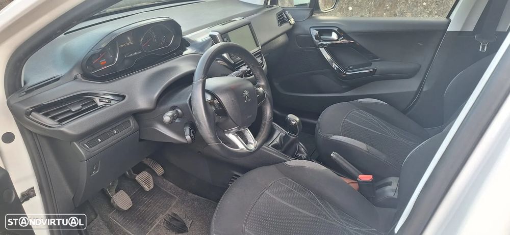 Peugeot 208 - 7