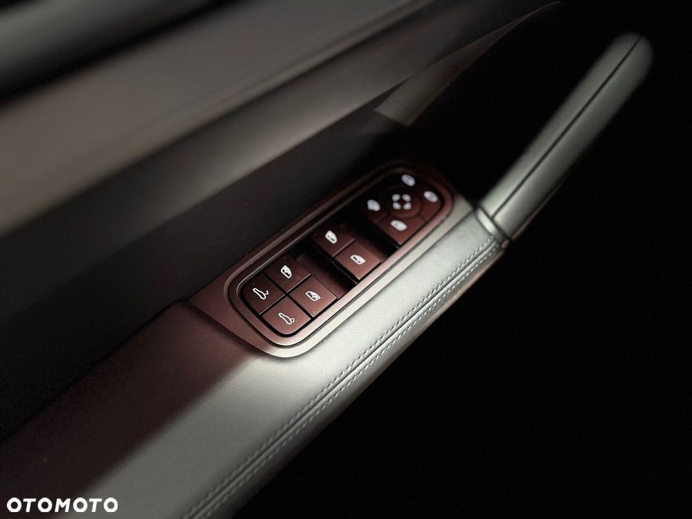 Porsche Cayenne - 27