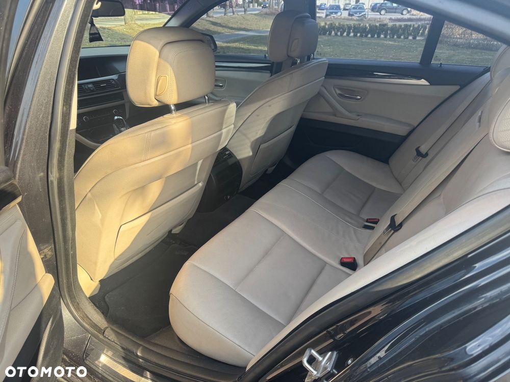 BMW Seria 5 528i xDrive Modern Line - 12