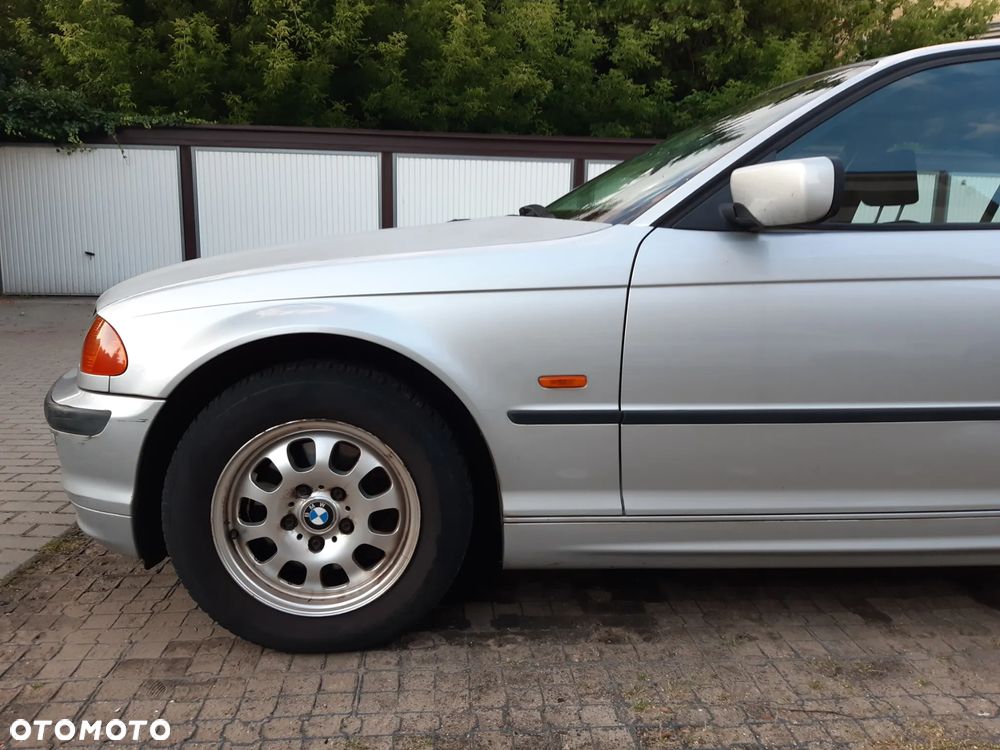 BMW Seria 3 318i - 7