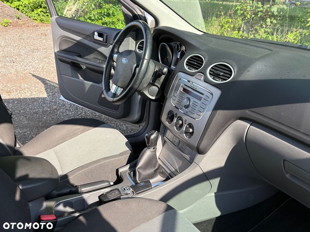 Ford Focus 1.6 16V Ambiente - 8