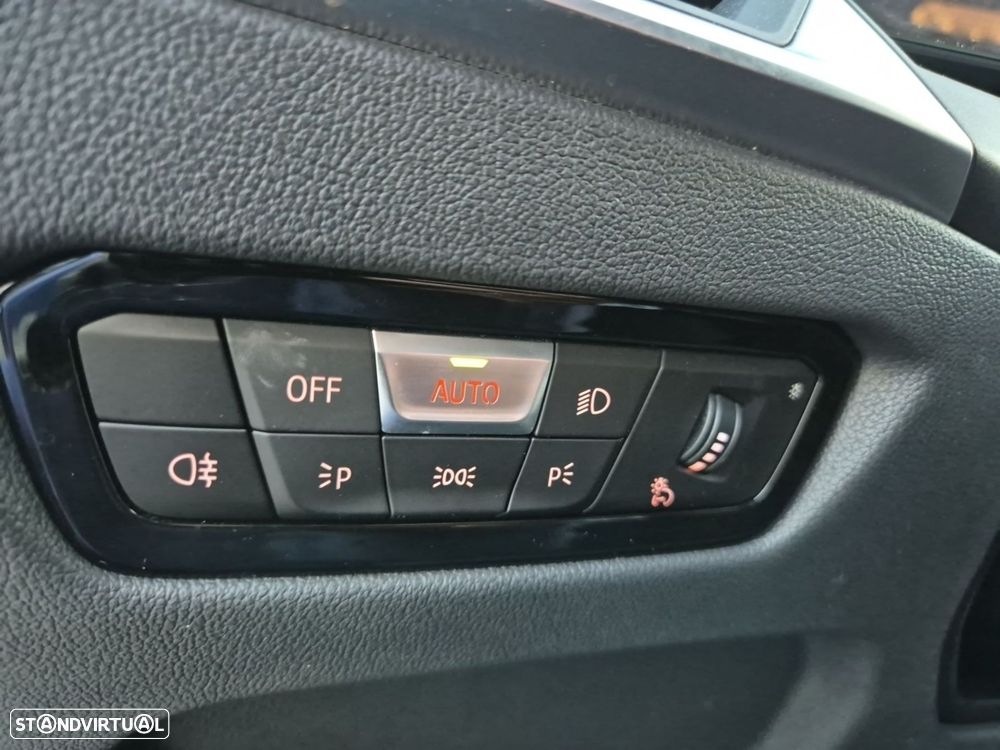 BMW 320 d Pack Desportivo M Auto - 20
