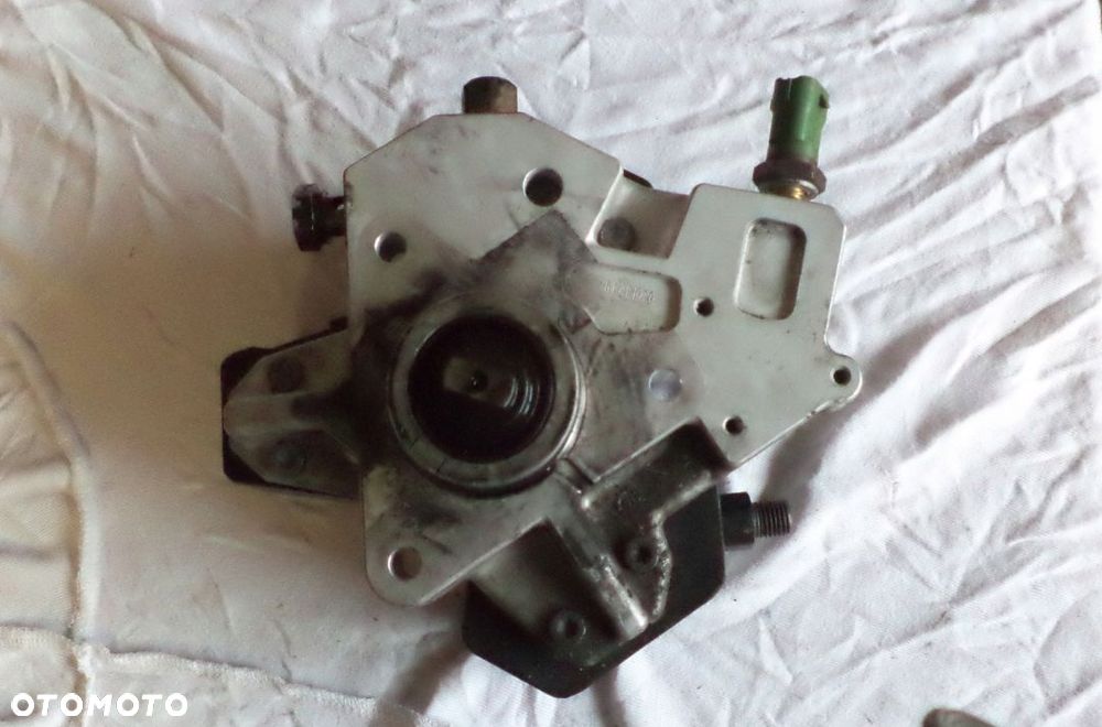Pompa wtryskowa  VOLVO 2.4D 0445010111 31303475 - 2