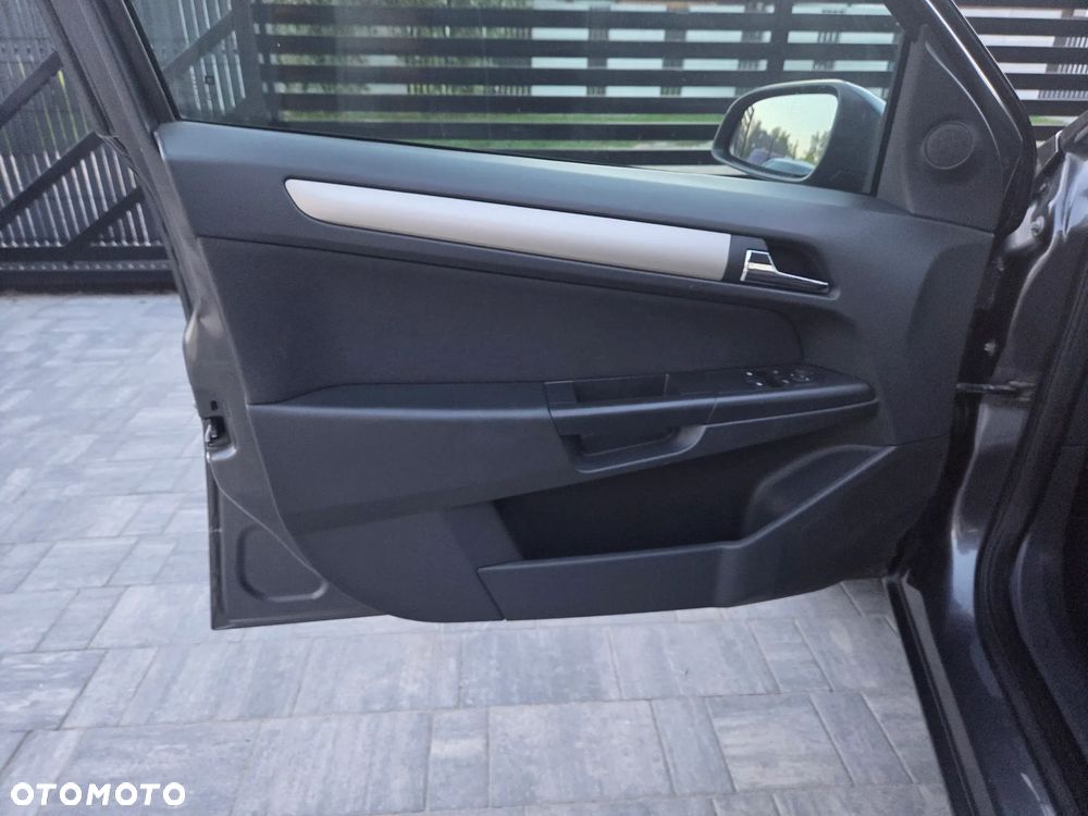 Opel Astra 1.6 Automatik Design Edition - 26