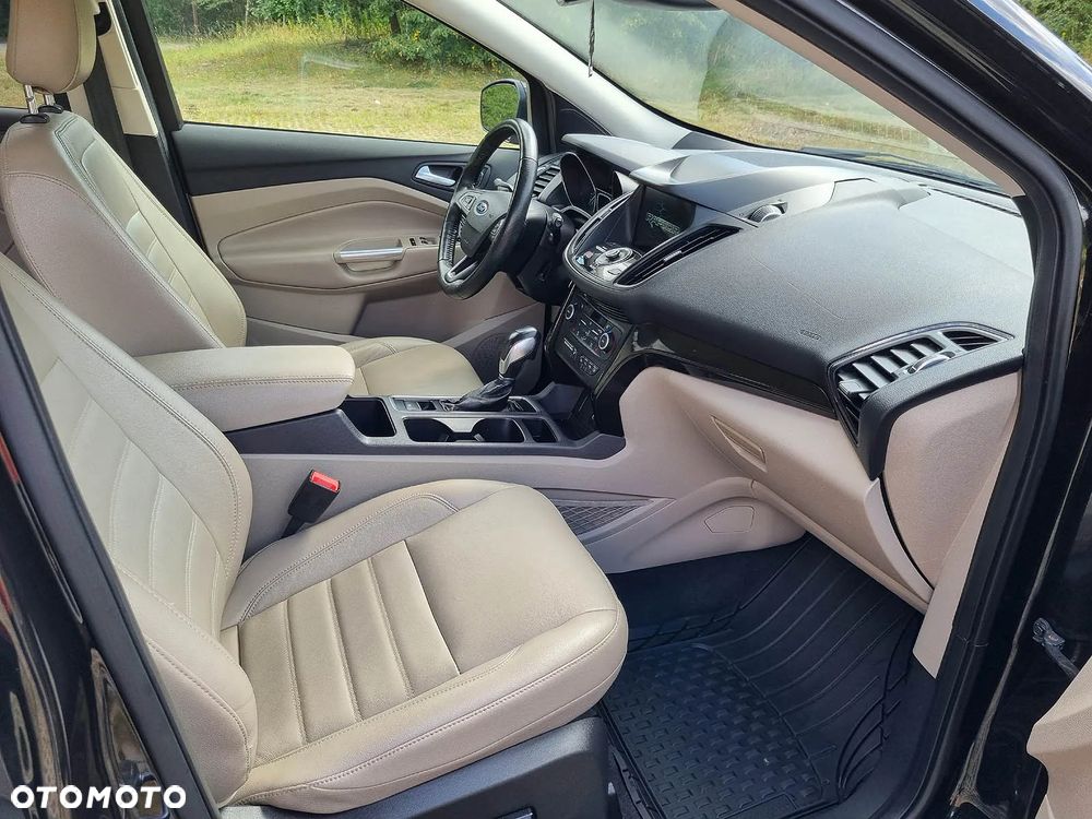 Ford Escape 2.0 EcoBoost AWD Titanium - 17