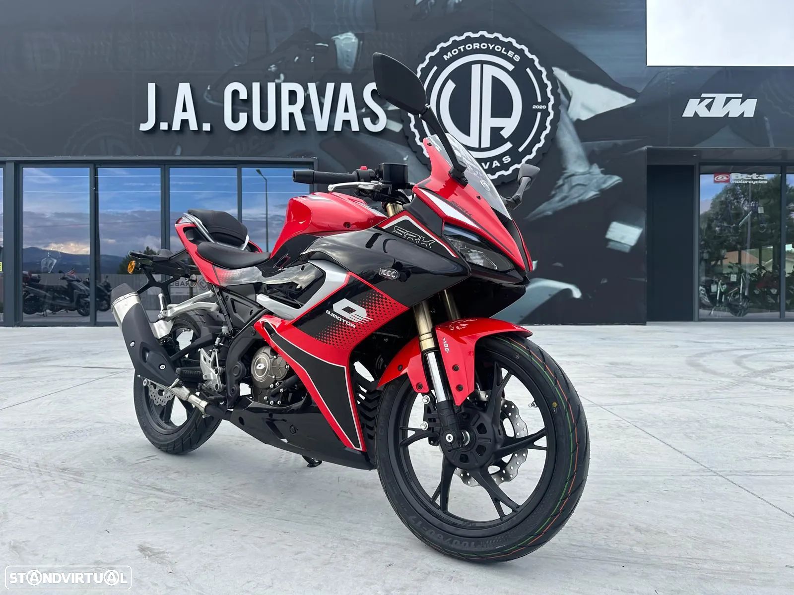 QJ Motor SRK 125R - 1