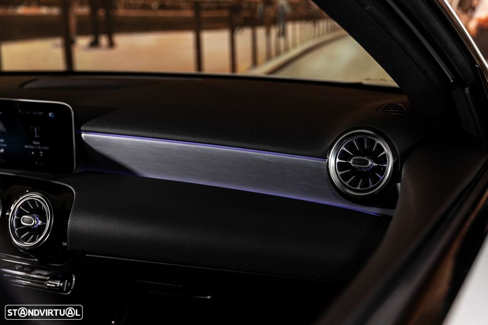 Mercedes-Benz A 250 e AMG Line - 20