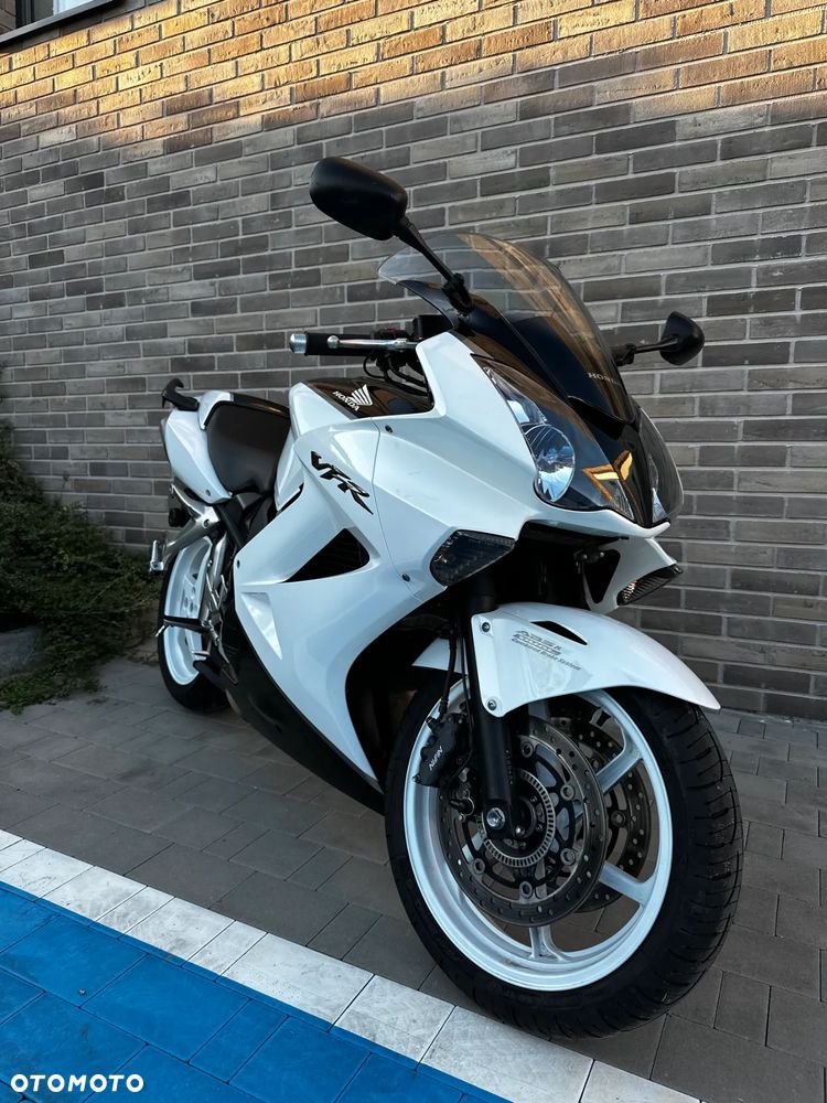 Honda VFR - 4