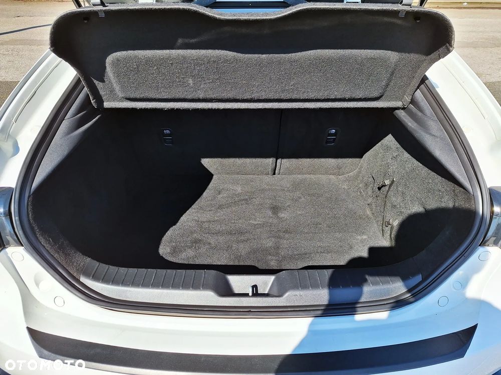 Mazda 3 SKYACTIV-G 2.0 M-Hybrid SELECTION - 36