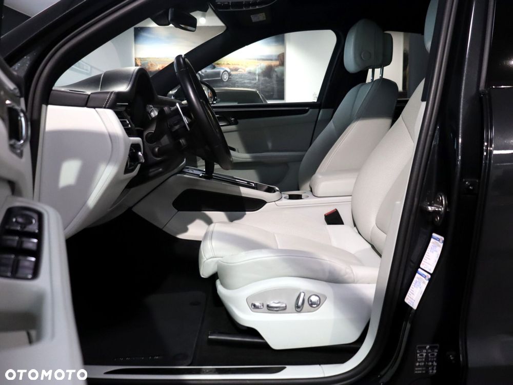 Porsche Macan T - 17