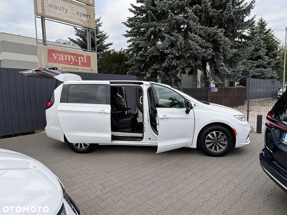Chrysler Pacifica - 20