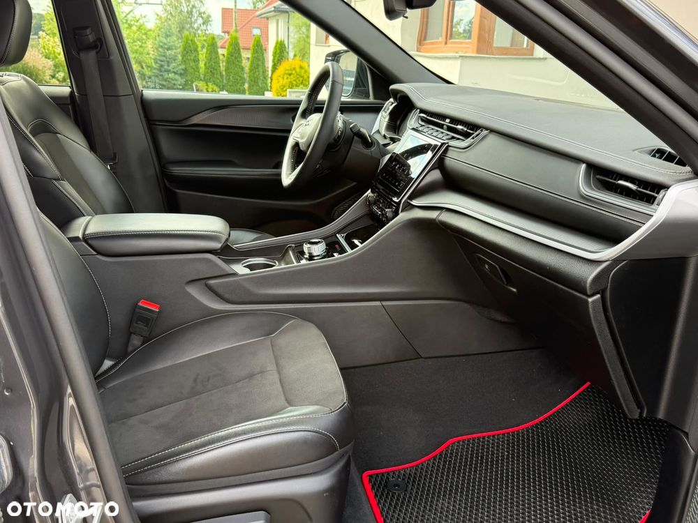 Jeep Grand Cherokee - 30