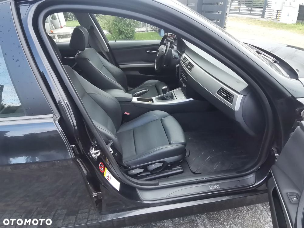 BMW Seria 3 320i - 12