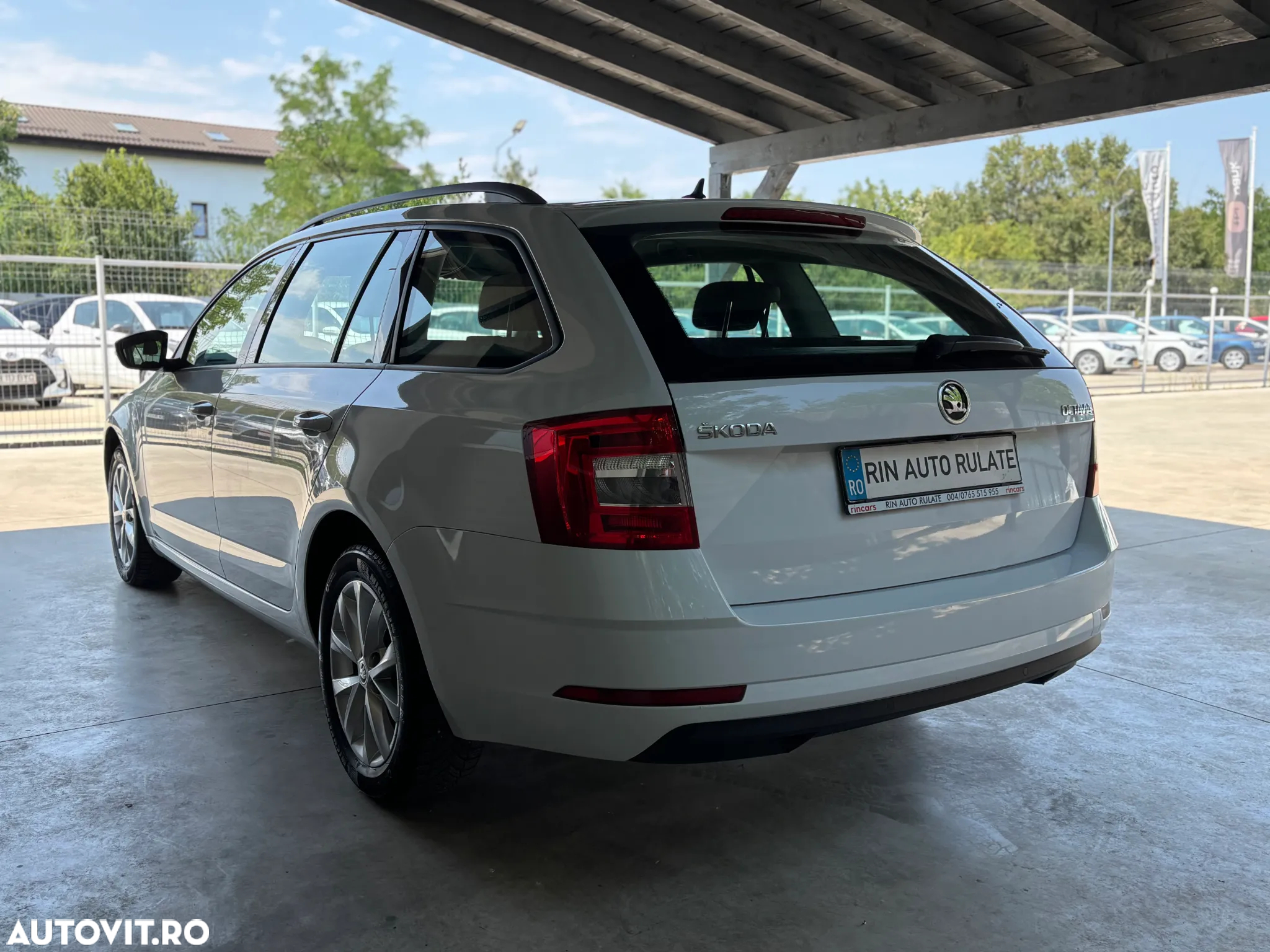 Skoda Octavia Combi Diesel 1.6 TDI Ambition - 6