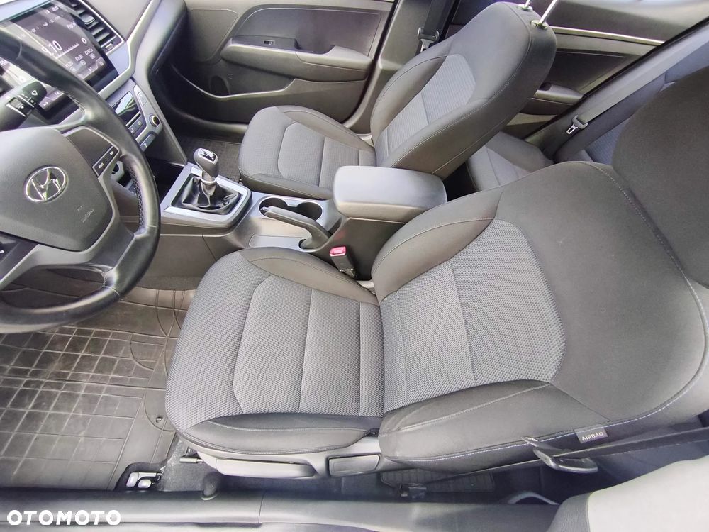 Hyundai Elantra 1.6 Comfort - 15