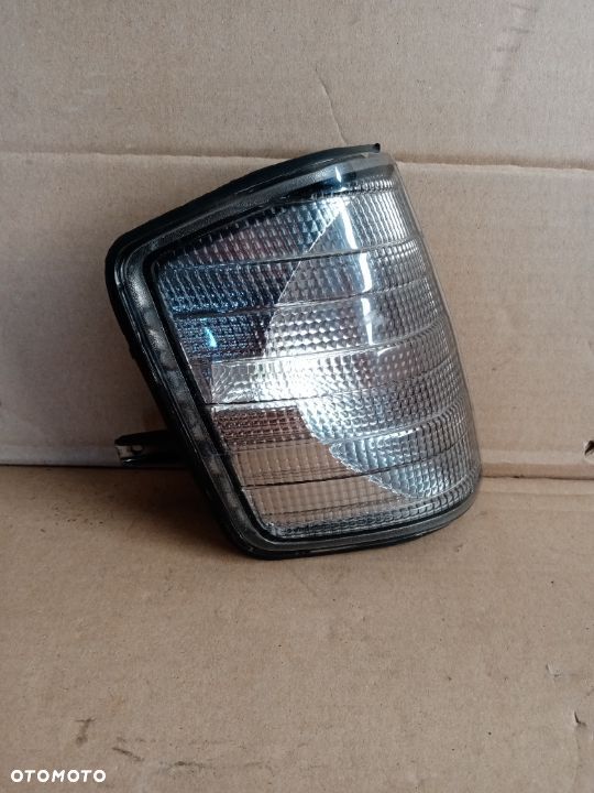 Kierunkowskaz prawy Mercedes w201 190 Ciemny Dymiony ks-bz034 - 1