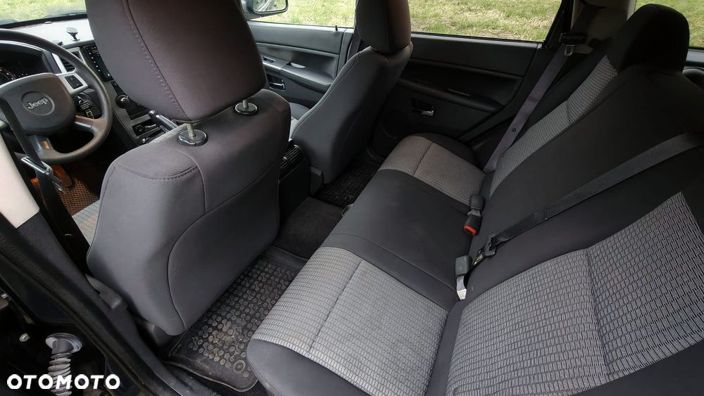 Jeep Grand Cherokee - 12