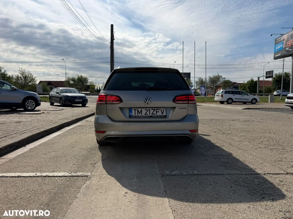 Volkswagen Golf - 8