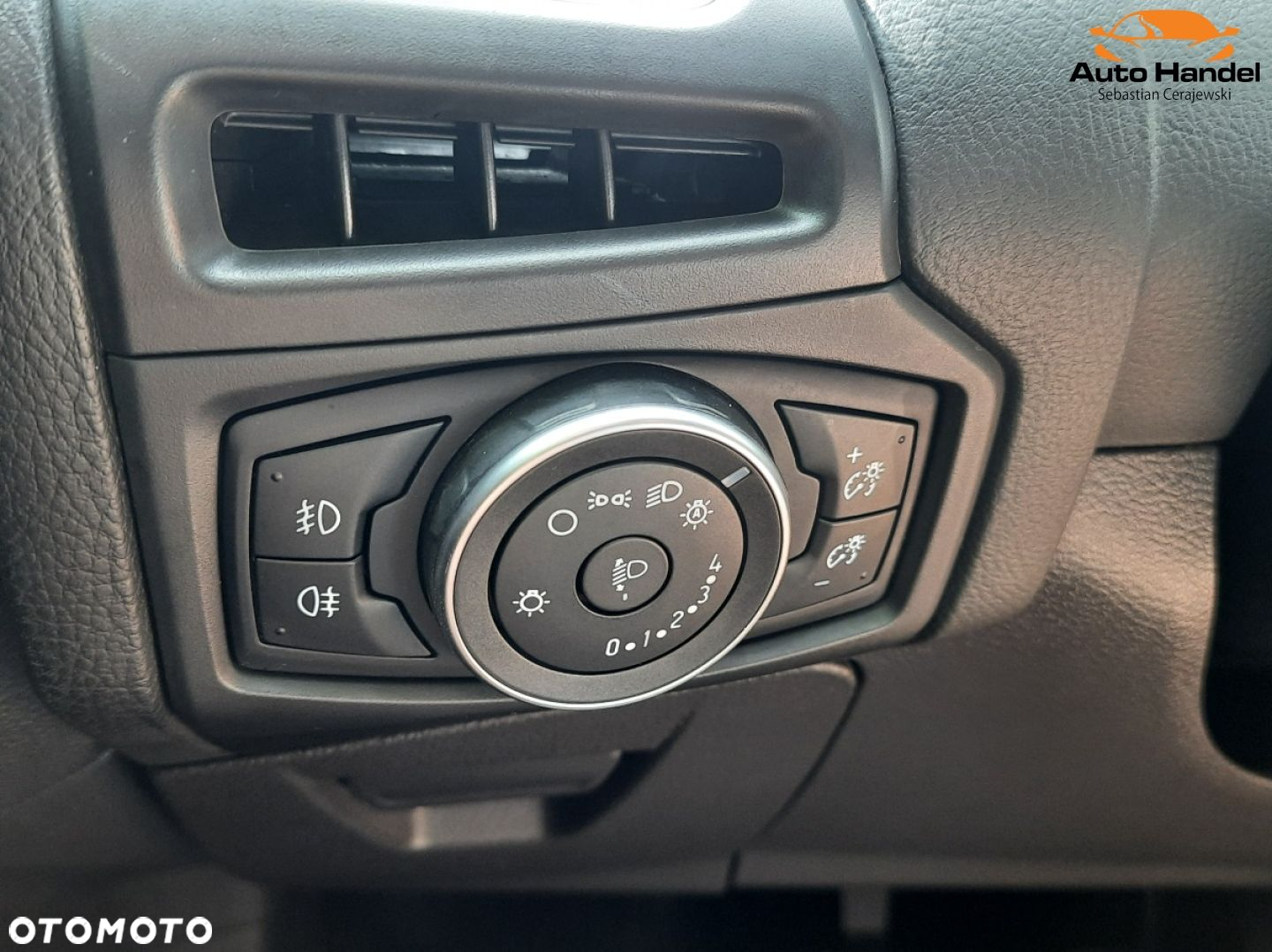 Ford Focus Turnier 1.0 EcoBoost Start-Stopp-System TITANIUM - 30