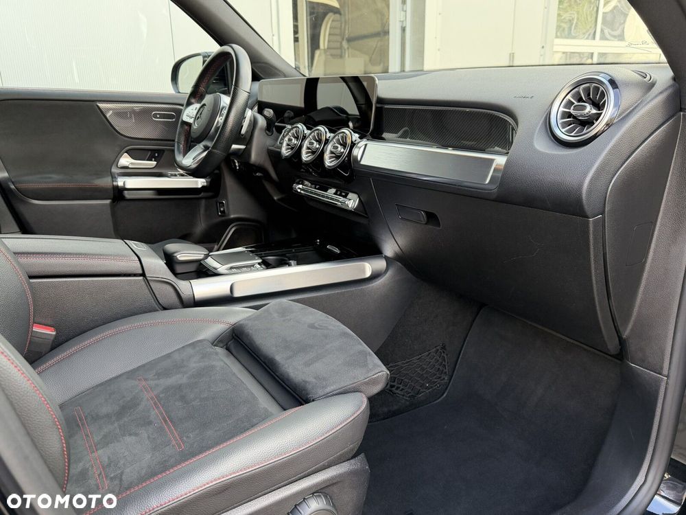 Mercedes-Benz GLB 200 4-Matic AMG Line 8G-DCT - 27