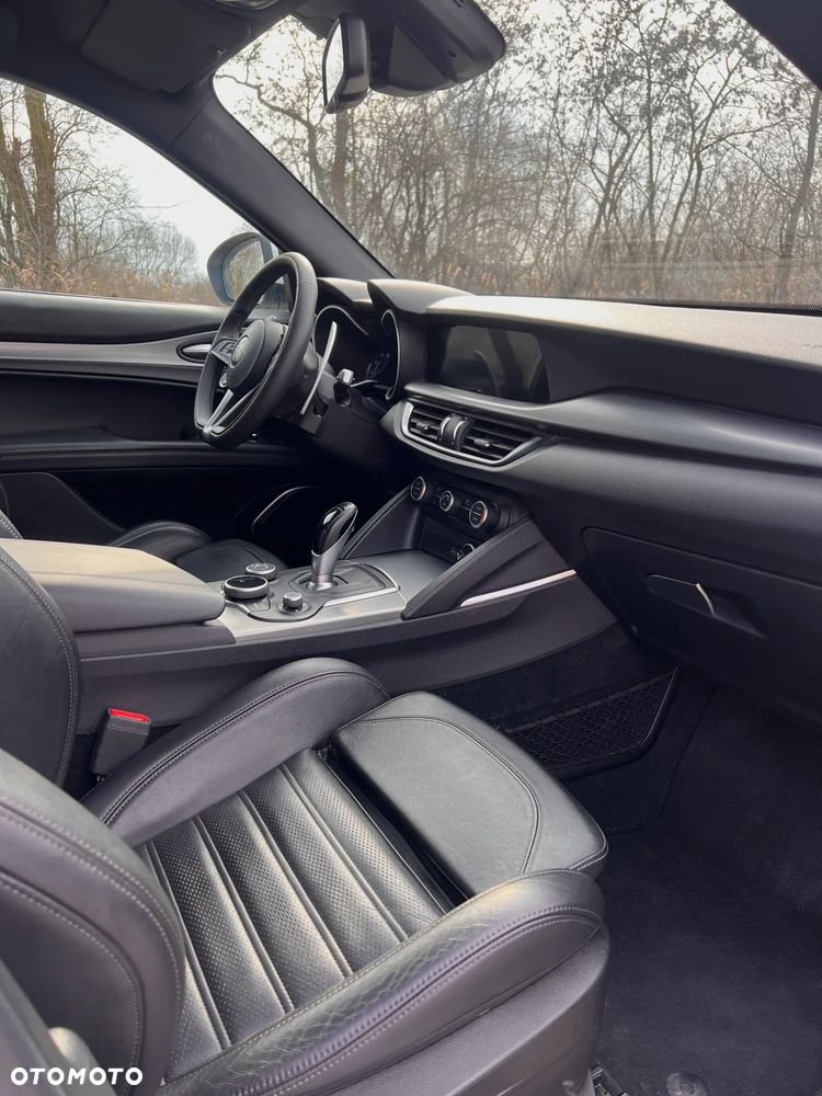Alfa Romeo Stelvio 2.0 Turbo 16V AT8-Q4 Super - 18