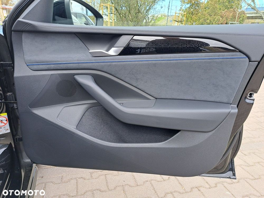 Volkswagen Passat - 16