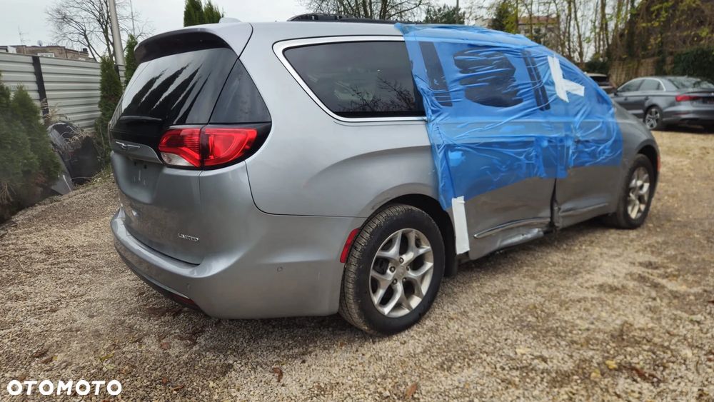 Chrysler Pacifica - 8