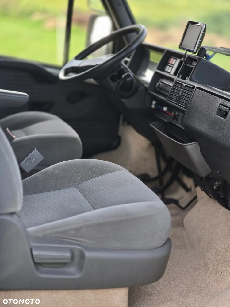 Peugeot J5 - 5