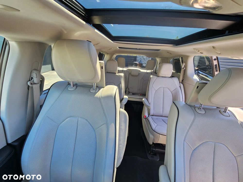 Chrysler Pacifica - 21