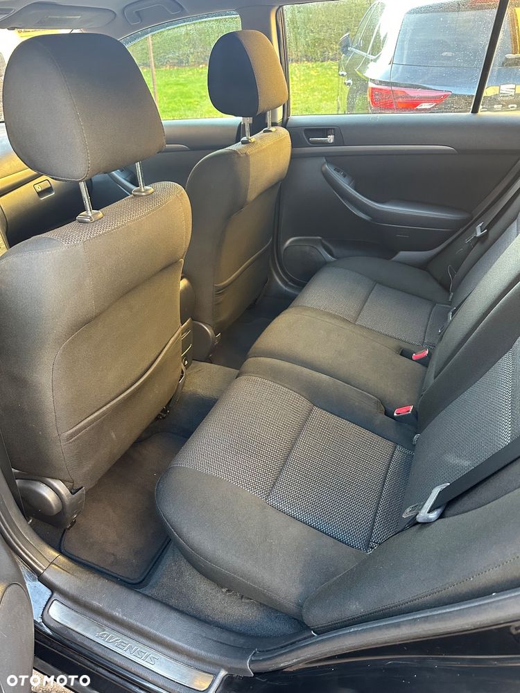 Toyota Avensis 2.0 VVT-i Combi Executive - 28