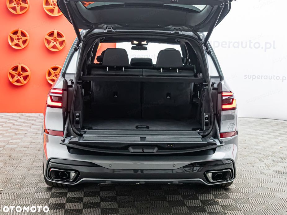 BMW X7 - 7