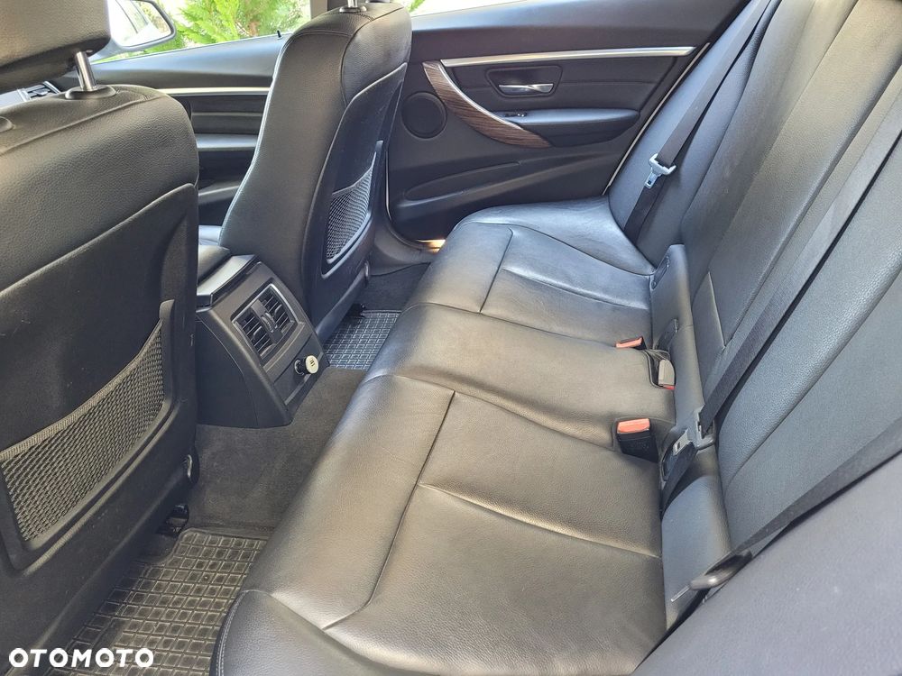 BMW Seria 3 318d Luxury Line - 30