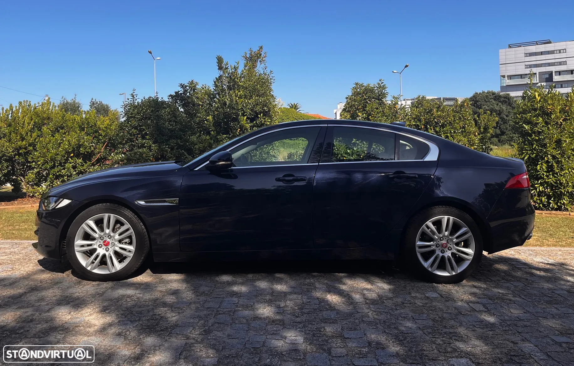 Jaguar XE 2.0 D Prestige - 3