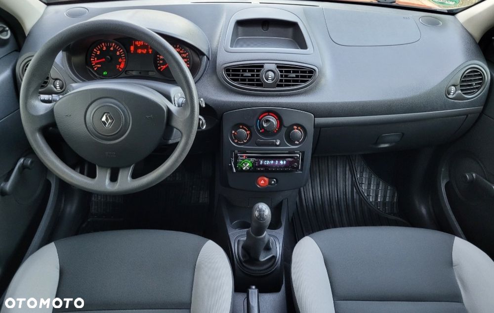 Renault Clio 1.2 16V 75 Expression - 11