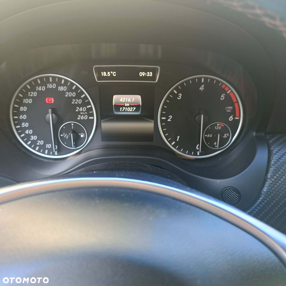 Mercedes-Benz GLA 180 d AMG Line - 7