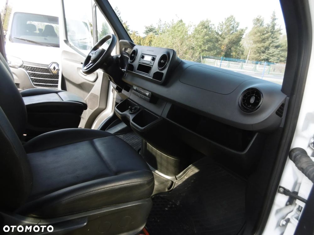 Mercedes-Benz Sprinter - 13