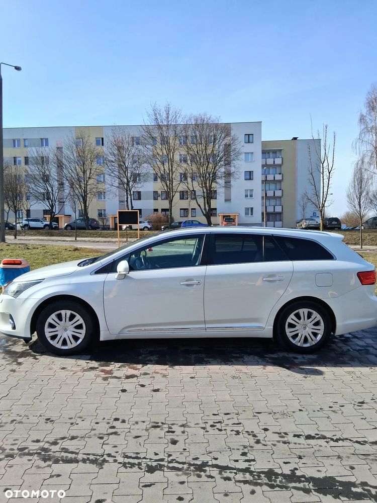 Toyota Avensis 2.0 Premium MS - 16