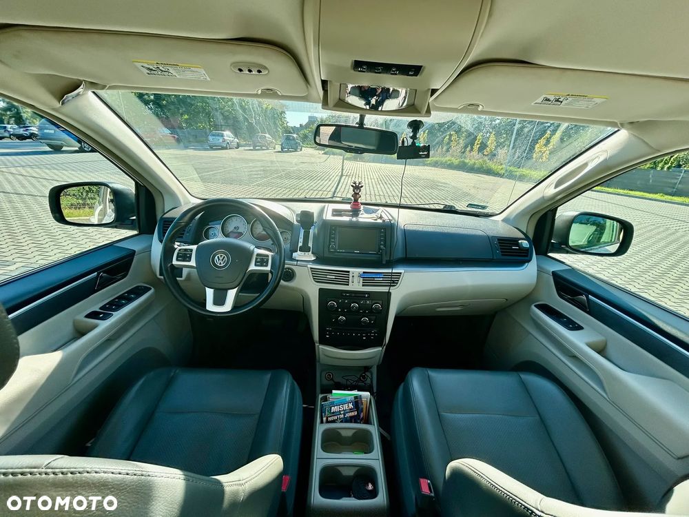 Volkswagen Routan - 7