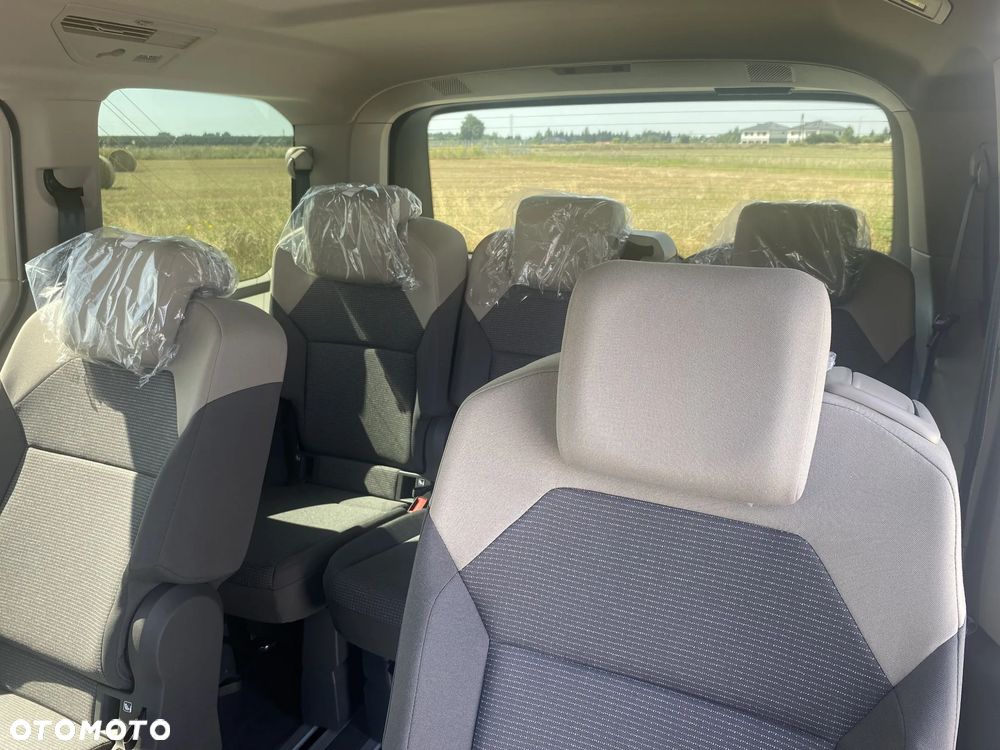 Volkswagen Multivan - 13