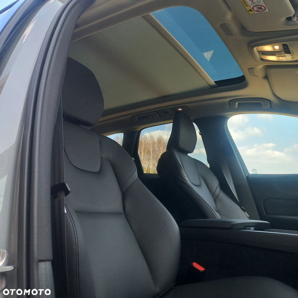 Volvo XC 60 B4 D Plus Dark - 11