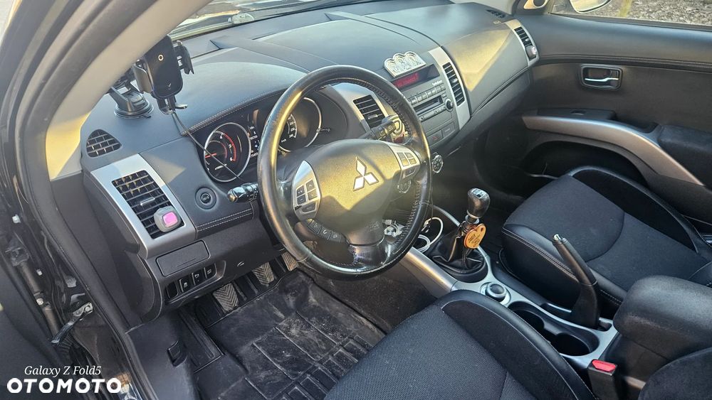 Mitsubishi Outlander - 13