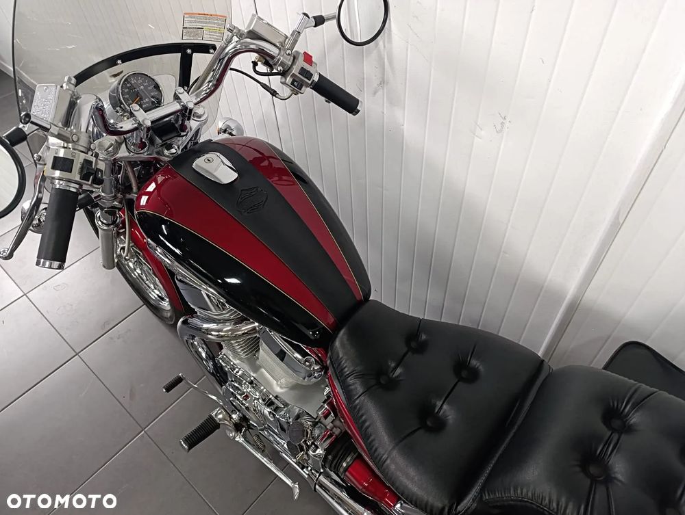 Suzuki Intruder - 10